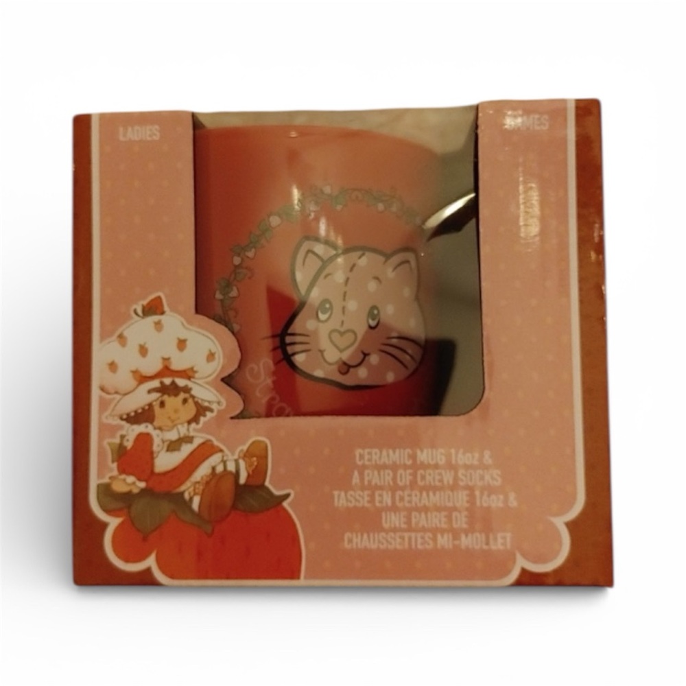 New Strawberry Shortcake Custard Cat Ceramic 16oz Mug with Crew Socks Womens